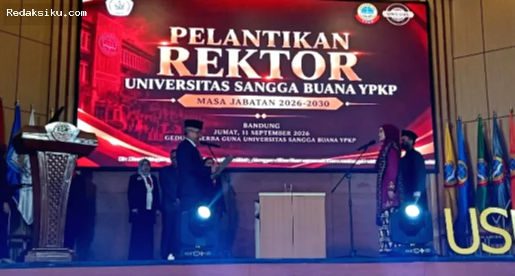 Prof. Diana Sari saat prosesi pelantikan sebagai Rektor USB YPKP periode 2026-2030 di Bandung.