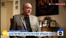 Sharifa Nicole Henderson didakwa mengirimkan ancaman pembunuhan kepada Jeff Metcalf, ayah dari mendiang Austin Metcalf.