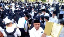 Pemerintah Kota Mataram memberlakukan pemotongan gaji bagi PPPK yang lalai mengisi sistem presensi daring berbasis koordinat.
