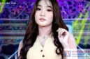 Difarina Indra merupakan salah satu penyanyi dangdut populer yang sering tampil dalam berbagai acara musik.