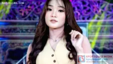 Difarina Indra merupakan salah satu penyanyi dangdut populer yang sering tampil dalam berbagai acara musik.