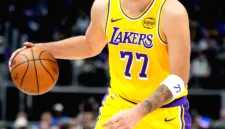 Manajemen Los Angeles Lakers harus mengambil keputusan strategis untuk merampingkan skuad demi mematuhi regulasi batasan pemain NBA.