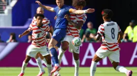 Edin Dzeko Resmi Perpanjang Kontrak di Schalke pada Usia 40 Tahun