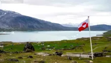 Amerika Serikat berencana membuka dua pangkalan militer baru di Greenland untuk memperkuat pertahanan kawasan Arktik.