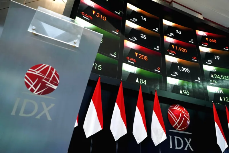 Grafik pergerakan Indeks Harga Saham Gabungan (IHSG) di layar monitor bursa efek