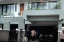 KPK menelusuri belasan aset mewah milik Yayat Sudrajat terkait kasus suap mantan Bupati Bekasi Ade Kuswara Kunang.
