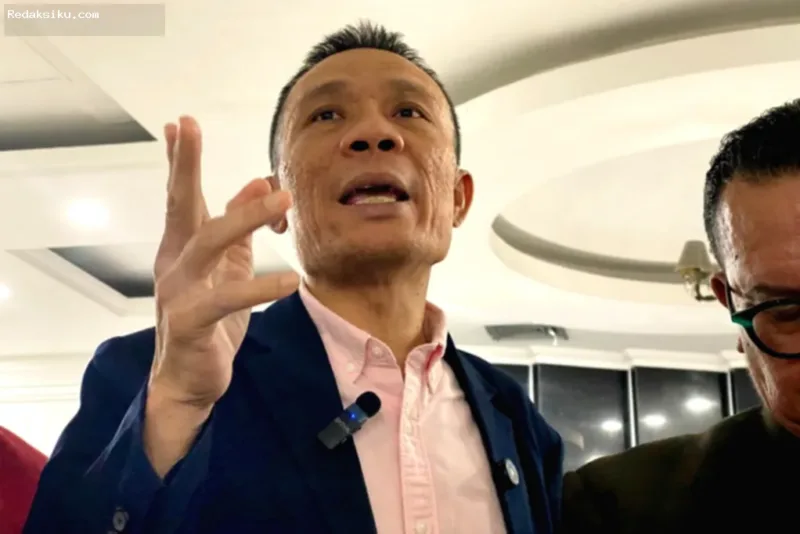 Sidang Roy Suryo — Rismon Sianipar saat memberikan keterangan terkait kasus hukum Roy Suryo dan isu ijazah Jokowi.