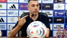 Pelatih Persik Kediri, Marcos Reina, mempersiapkan timnya menghadapi Dewa United di Stadion Brawijaya.