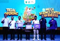 Pelajar di Jawa Timur menerima tiket gratis kunjungan ke Mega Science Center dan Budaya Jatim Park 1