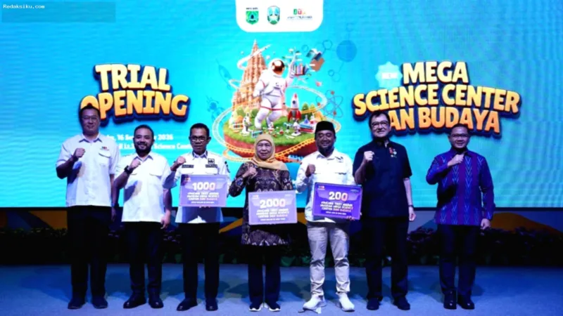 Pelajar di Jawa Timur menerima tiket gratis kunjungan ke Mega Science Center dan Budaya Jatim Park 1