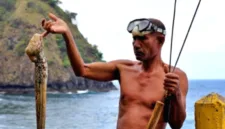 Imran Tabri dan nelayan setempat menghadapi cuaca ekstrem di perairan Laut Flores Selatan, Ende.