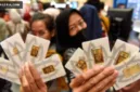 Harga emas batangan PT Aneka Tambang Tbk tercatat naik tipis sebesar Rp 15.000 per gram.