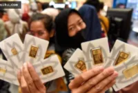 Harga Emas — Grafik dan batangan emas Antam yang naik tipis pada 4 September 2026