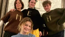 Marcia Gay Harden dikenal sebagai aktris pemenang Academy Award sekaligus ibu yang berdedikasi bagi ketiga anaknya.