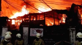 Kebakaran Hanguskan 1.100 Meter Persegi di Kebayoran Lama