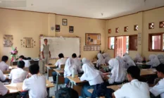 Makna Mendalam Perjalanan dan Keberhasilan Anak Didik bagi Guru