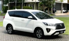 Harga dan Spesifikasi Innova Reborn 2.4 Diesel Bekas 2023
