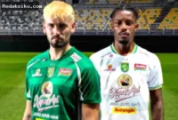 Persebaya Surabaya resmi merilis jersi kandang dan tandang terbaru untuk musim 2026/2027 hasil kolaborasi dengan AZA.
