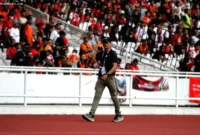 Persija Persib — Suasana pertandingan Persija Jakarta melawan Persib Bandung di Stadion Utama Gelora Bung Karno yang berjalan kondusif.