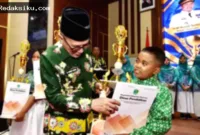 Bonus Pelajar Juara — Pemkab Pasuruan memberikan bonus dan piala kepada 117 pelajar berprestasi juara O2SN, FLS2N, dan OSN 2026.