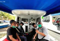 Jurnalis Foto Hilang — Nelayan di Pulau Sebesi bersiap melakukan pencarian lima jurnalis foto yang hilang di perairan Selat Sunda