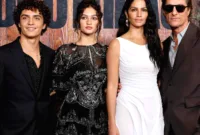 Matthew McConaughey dan Camila Alves McConaughey berpose di karpet merah pemutaran perdana film Brothers di Los Angeles.