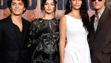 Matthew McConaughey hadir bersama sang istri, Camila Alves, dalam acara pemutaran perdana film Brothers di Los Angeles.
