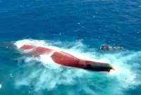 Kecelakaan Kapal Feri — Kapal feri tenggelam di perairan Laut Jawa yang memicu operasi pencarian korban