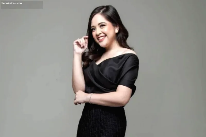 Tasya Kamila tersenyum tenang saat membagikan tips mengatasi kecemasan di tengah kesibukan.