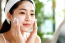 Perawatan yang tepat dapat membantu mengontrol produksi sebum berlebih agar wajah tetap segar dan sehat.