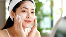 Perawatan yang tepat dapat membantu mengontrol produksi sebum berlebih agar wajah tetap segar dan sehat.
