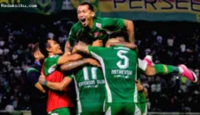 Persebaya Surabaya bermain imbang 1-1 melawan Garudayaksa di Stadion Gelora Bung Tomo, Sabtu (19/9/2026).