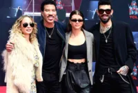 Lionel Richie bersama tiga anaknya Nicole, Miles, dan Sofia Richie.