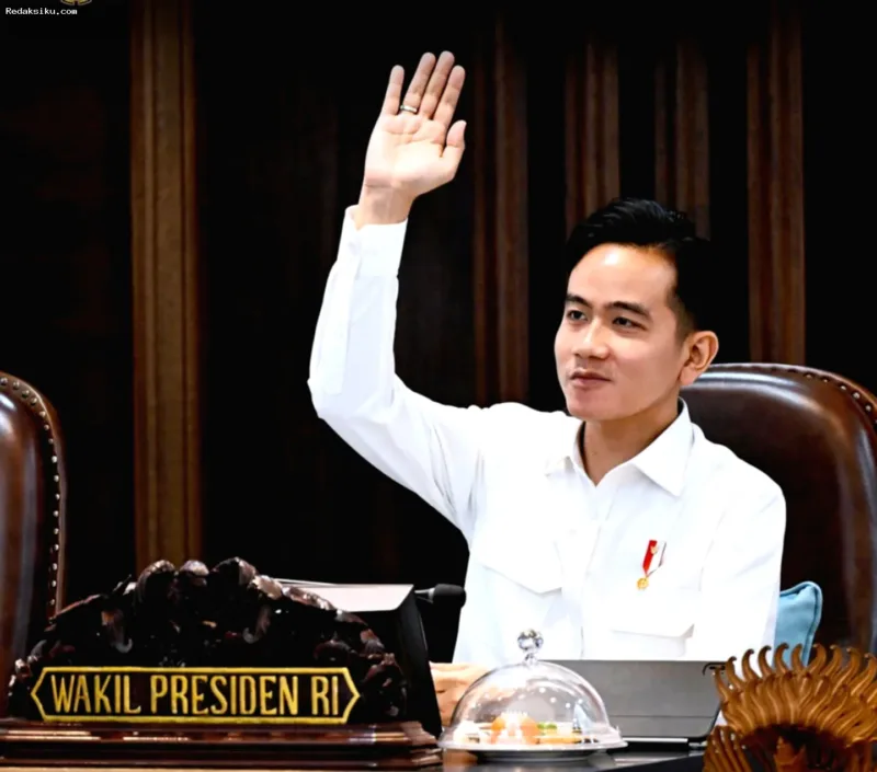 Suasana sidang perdana PHPU gugatan ijazah Gibran Rakabuming yang dihadiri pemohon Denny Indrayana.