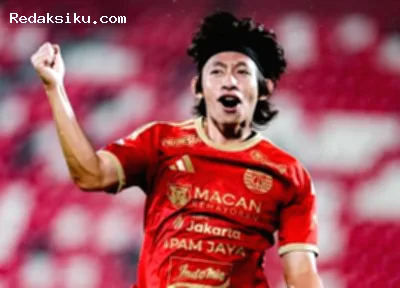 Arlyansyah Abdulmanan melakukan selebrasi setelah mencetak gol kemenangan untuk Persija Jakarta.