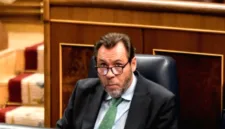 Audiencia Nacional menghentikan rencana relokasi 1.800 migran ke area Pelabuhan Ceuta karena alasan keamanan.