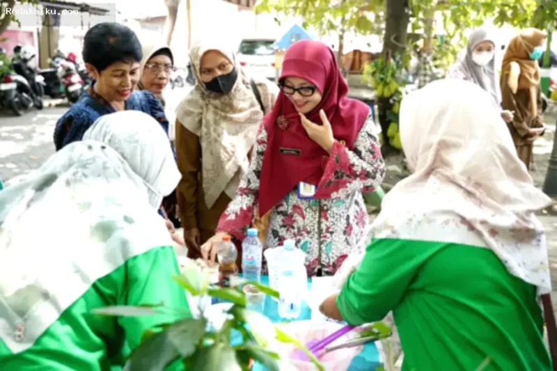 Tim EHC Jatim meninjau tata kelola sanitasi dan kebersihan lingkungan di Kota Mojokerto.