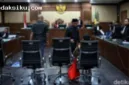 Terdakwa kasus korupsi kuota haji, Gus Alex, meminta majelis hakim menghadirkan mantan Kasubdit Kemenag dalam persidangan.
