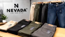 Celana Nevada menawarkan berbagai pilihan model mulai dari jeans, chino, hingga cargo dengan harga terjangkau.