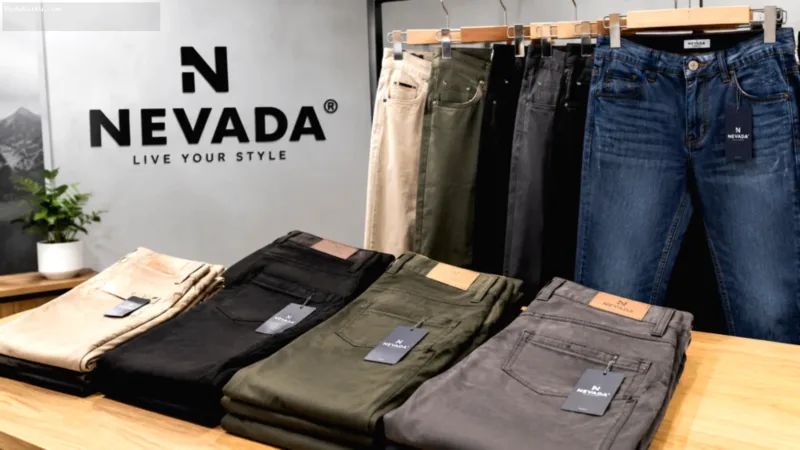 Berbagai pilihan koleksi celana Nevada mulai dari model jeans hingga chino yang tertata rapi