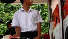 Pemerintah dan pengamat meninjau wacana penyerahan harga bahan bakar nonsubsidi kepada mekanisme pasar di tengah dinamika ekonomi.