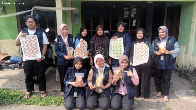 Mahasiswa KKN UNS melakukan pendampingan inovasi produk dan kemasan kepada pelaku UMKM di Desa Brunosari