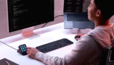 Logitech MX Keypad resmi diperkenalkan sebagai perangkat pusat kendali AI untuk developer profesional.