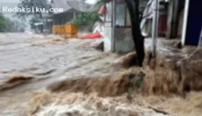 Banjir bandang yang menerjang Kabupaten Pasaman berdampak luas pada permukiman warga dan infrastruktur umum.