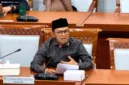 DPR RI mendesak Kemenag membentuk tim independen untuk mengevaluasi polemik pemilihan rektor di UINSA Surabaya.