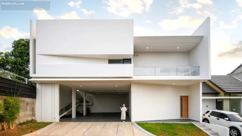 Rumah Japandi Putih Minimalis — Interior ruang tamu bergaya Japandi minimalis serba putih dengan aksen geometris yang estetik