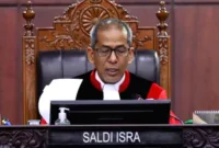 Lima mahasiswa Universitas Pamulang saat mengajukan uji materi Pasal 252 KUHP terkait santet di Mahkamah Konstitusi.