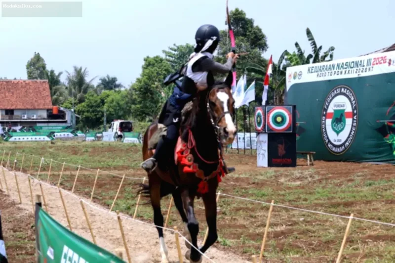 Atlet berkuda memanah bersaing di Kejurnas Berkuda Memanah III Seri 1 2026 di Bogor.