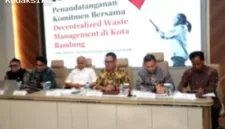 Pemerintah menerapkan teknologi pengolahan sampah menjadi energi di Bandung untuk mengatasi masalah lingkungan.