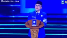 Ketua Umum PAN Zulkifli Hasan mengumumkan pengumpulan dana kemanusiaan Rp8 miliar dari potongan gaji kader di hadapan Presiden Prabowo.
